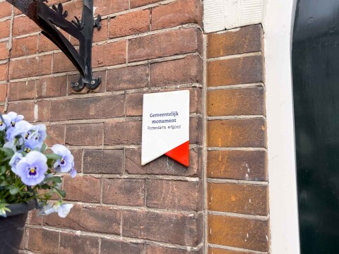 De gemeente Rotterdam heeft twee nieuwe financiële regelingen geïntroduceerd om eigenaren van gemeentelijke monumenten te ondersteunen bij het behoud en de restauratie van hun panden.