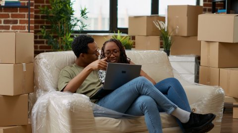 Tiara: computer met verschillende platformen waarop jouw woning te koop staat